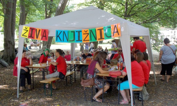 FOTO: Živa knjižnica v Murski Soboti je razbijala stereotipe