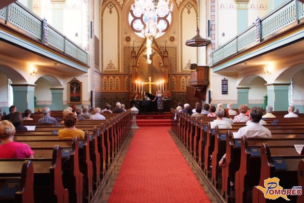 FOTO: Večer romantične glasbe z »Duo Dolcezza« v Murski Soboti