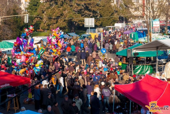 FOTO: V Murski Soboti poteka danes tradicionalno Miklošovo senje
