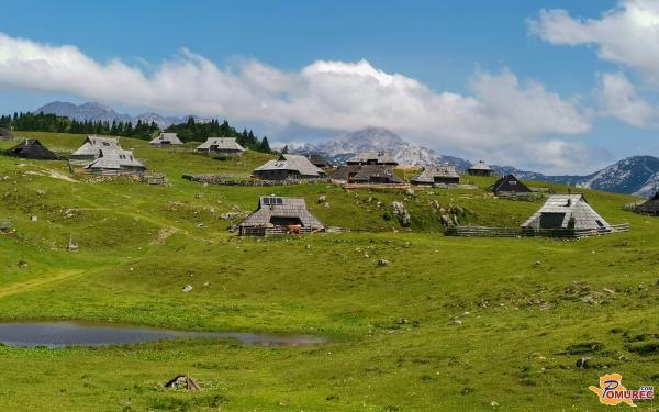 FOTO: Slikovita pastirska vasica, prostrani pašniki in neokrnjena narava