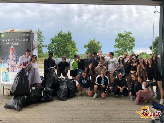 FOTO: Mladi zavihali rokave in očistili okolico Soboškega jezera