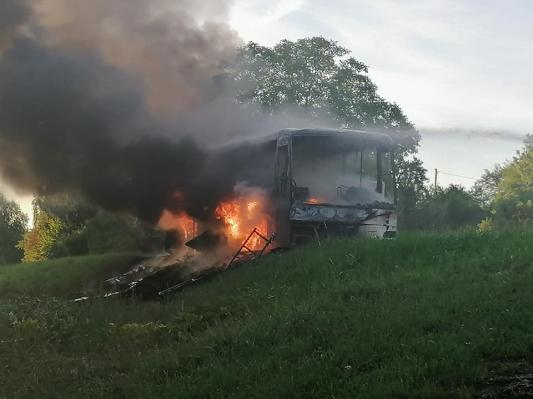 V Adrijancih ogenj zajel avtobus