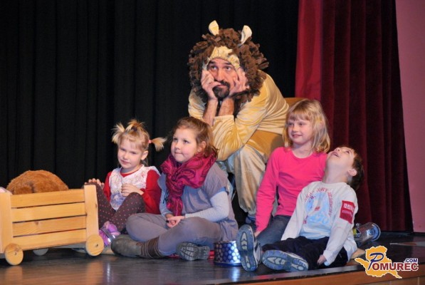 FOTO: Otroke v Črenšovcih zabaval levček Leon