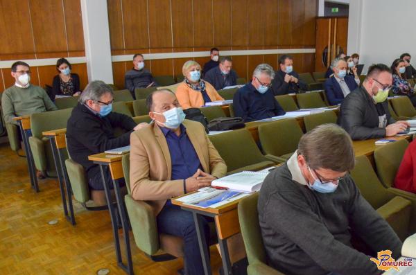 FOTO: Mestni svetniki potrdili proračun vreden slabih 32,6 milijona evrov