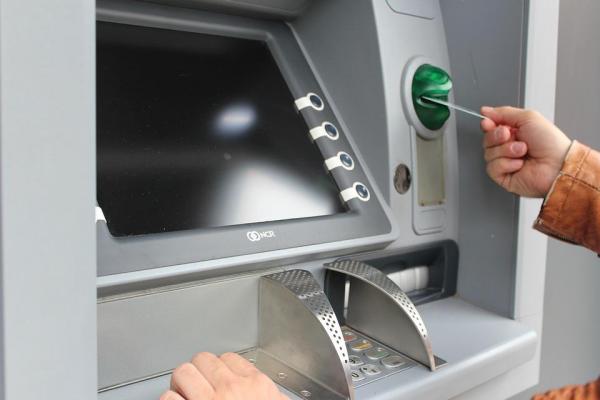 Na Goričkem najmanj dva storilca razstrelila bankomat