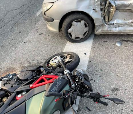 Voznik motorja v nesreči utrpel hude telesne poškodbe, znane so podrobnosti
