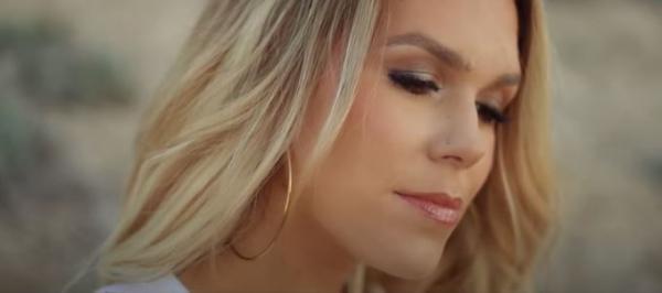 VIDEO: Nika Zorjan ob svojem rojstnem dnevu izdala novo pesem