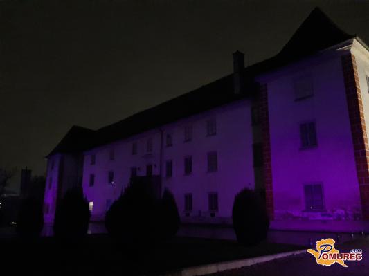Soboški grad je bil obarvan z vijolično barvo