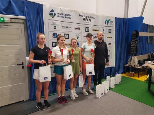 Ela Plošnik se je uvrstila v finale teniškega turnirja za mladinke in mladince 