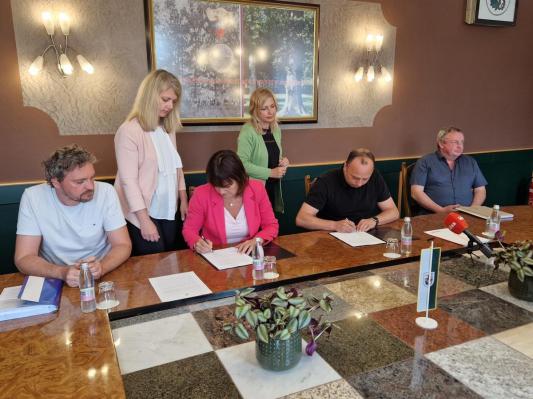 Podpisali pogodbo za komunalno ureditev stanovanjske soseske 