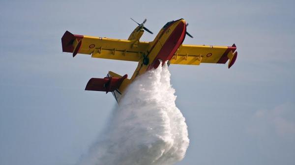 Ministrstvo za kohezijo odobrilo 15,5 milijona evrov za nakup gasilskih letal