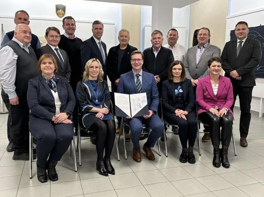 Dogovor podpisale županje in župani občin, v katerih so evidentirana romska naselja