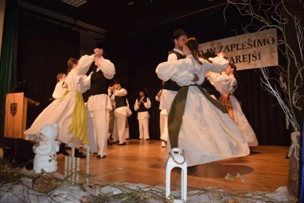 FOTO: V Križevcih tradicionalno zapeli in zaplesali mlajši in starejši 