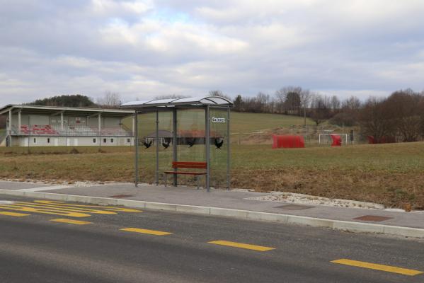 Avtobusno postajališče dobilo nov nadstrešek