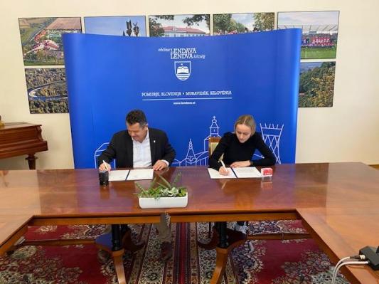 Občina Lendava na javni dražbi prodala stavbni zemljišči