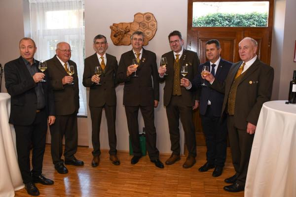 FOTO: Župan sprejel predstavnike čebelarskih društev