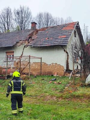 FOTO: Hiša se je delno porušila