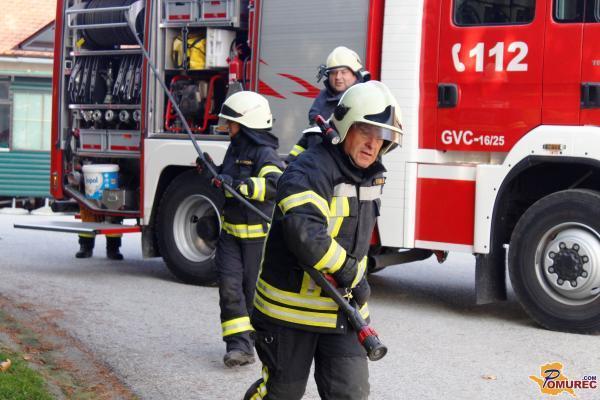 V požaru v Borejcih velika premoženjska škoda, poškodovanih ni