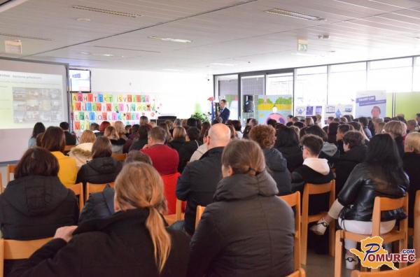 Konec tedna v znamenju informativnih dni