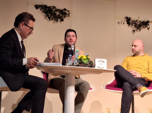 FOTO: Martin Golob na Razkrižju predstavil svojo knjižno uspešnico