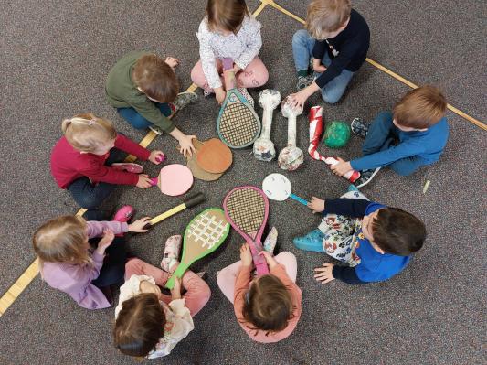 V gornjeradgonskem vrtcu izdelali pustne rekvizite iz recikliranih materialov