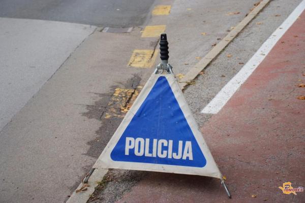 Zaradi nepravilnega vključevanja trčila v tovorno vozilo