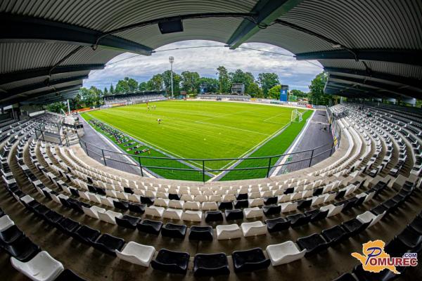 Branilec zapušča črno - bele