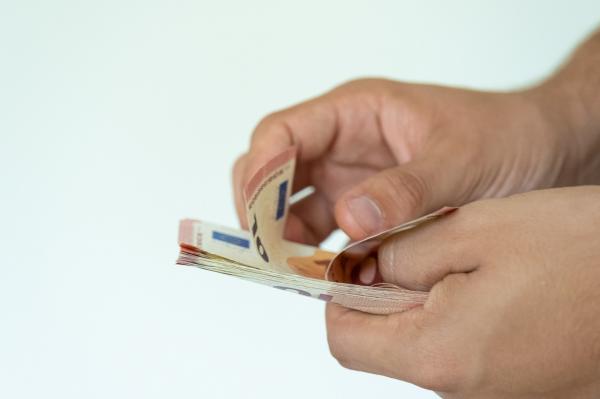 Letna rast cen ponovno navzdol