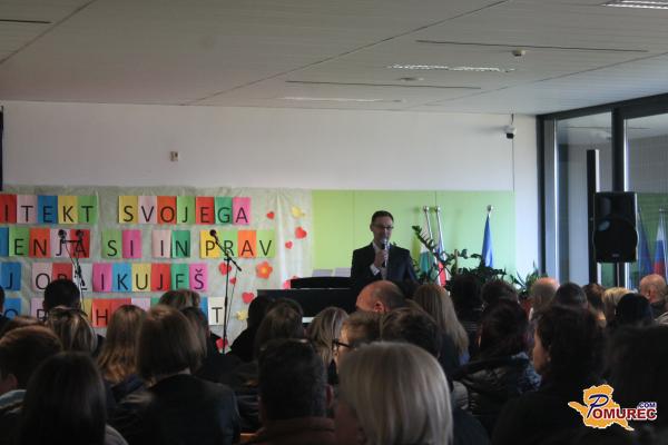 FOTO: Na Ekonomski šoli potekajo informativni dnevi 