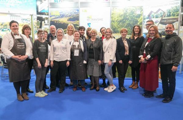 FOTO: Pomurci za promocijo pokrajine ob Muri poskrbeli tudi v Budimpešti