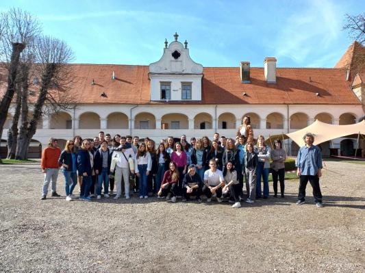 FOTO: V dvorcu Rakičan poteka mladinska izmenjava »Youth Care4climate«