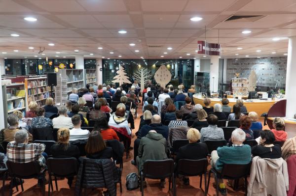 FOTO: Urška Klakočar Zupančič predstavila svoj drug roman