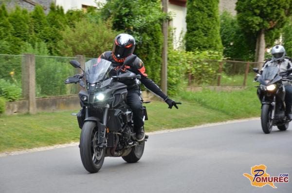 Kljub pomladnim temperaturam razmere na cestah za motoriste niso optimalne