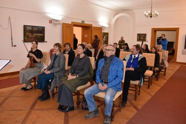FOTO: Z odprtjem razstave in srečanjem županov grad na Goričkem odprl vrata