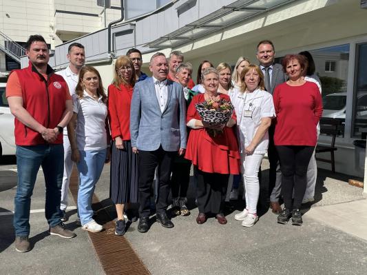 FOTO: Pomurka svojo kri darovala že 100-tič