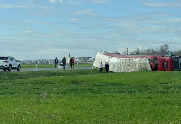 V prometni nesreči pri Rakičanu umrl voznik osebnega vozila