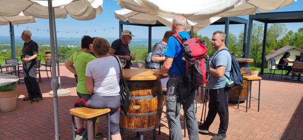 FOTO: Pohod skozi naravo - od gradiških ribnikov do Kapelskega vrha