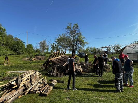 FOTO: Prostovoljci v Lemerju dokazali, da je najbolj zlata prostovoljska lopata
