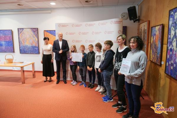 FOTO: Mladi ustvarili družabne igre iz odpadnih materialov