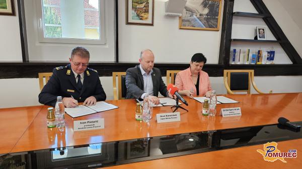 FOTO: V Puconcih podpisali Dogovor o usposabljanju in aktiviranju prvih posredovalcev