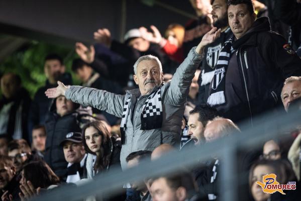 FOTO: Ste tudi vi spodbujali črno-bele na tribuni?