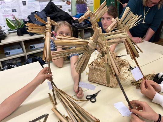 FOTO: Povezovanje skozi rokodelstvo na Osnovni šoli II v Murski Soboti
