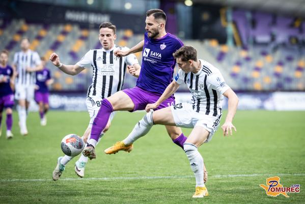 FOTO: Maribor napolnil mrežo črno - belih