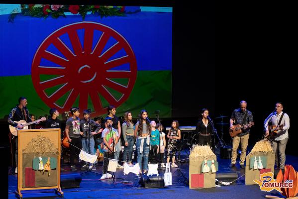 FOTO: S kulturno prireditvijo obeležili mednarodni dan Romov