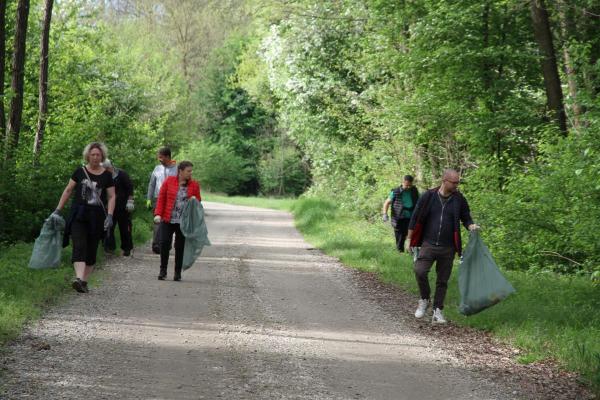 FOTO: Z združenimi močmi očistili okolje