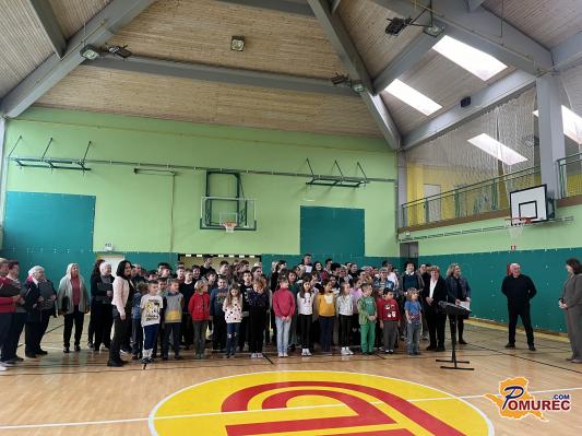 FOTO: V Šalovcih zapeli s srci