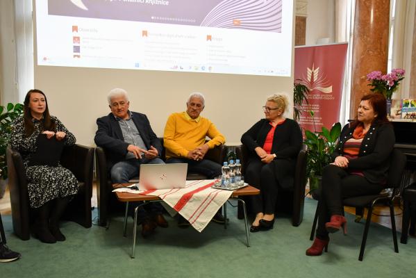 FOTO: Tradicionalna Noč knjige v čitalnici knjižnice Lendava