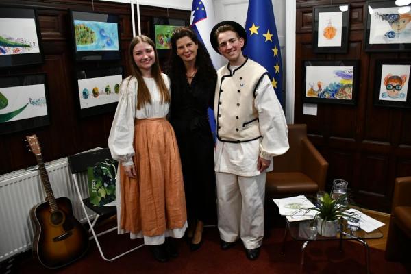 FOTO: Aprilski večer z zamejskimi ustvarjalci Sredi domovine