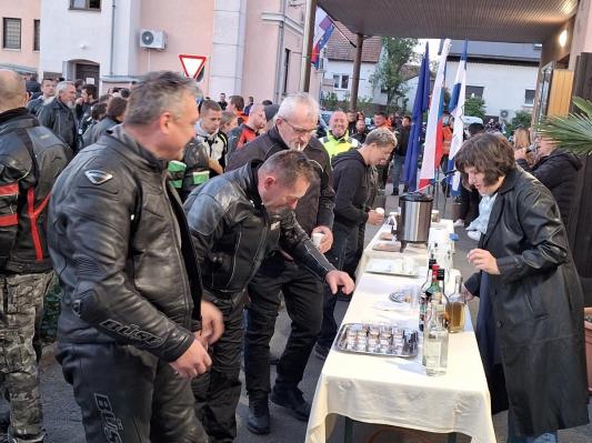 FOTO: V občini Razkrižje prvomajsko budnico pričarali motoristi