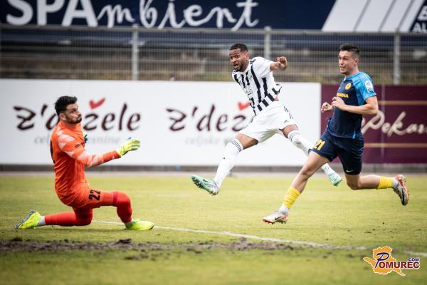 Četvorica zapušča čarno-bejle